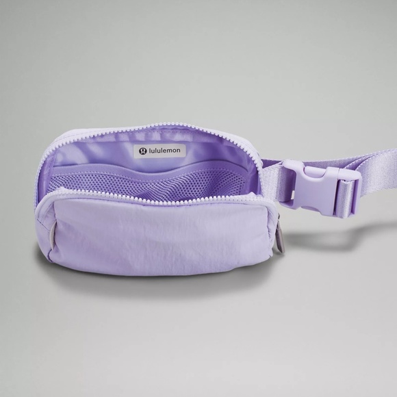 🆕 NWT EXTENDED STRAP lululemon everywhere belt bag - lavender fog - Picture 6 of 14
